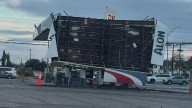 Colapsó techo de gasolinera en El Paso por fuertes lluvias