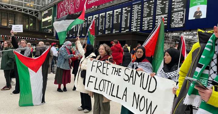 Pro-Palestine activists protest at Glasgow Central after four Scots detained by Israeli forces