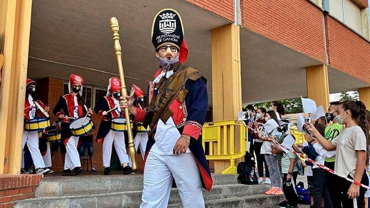 Gandia inaugura una exposición al Tio de la Porra, uno de sus personajes más emblemáticos