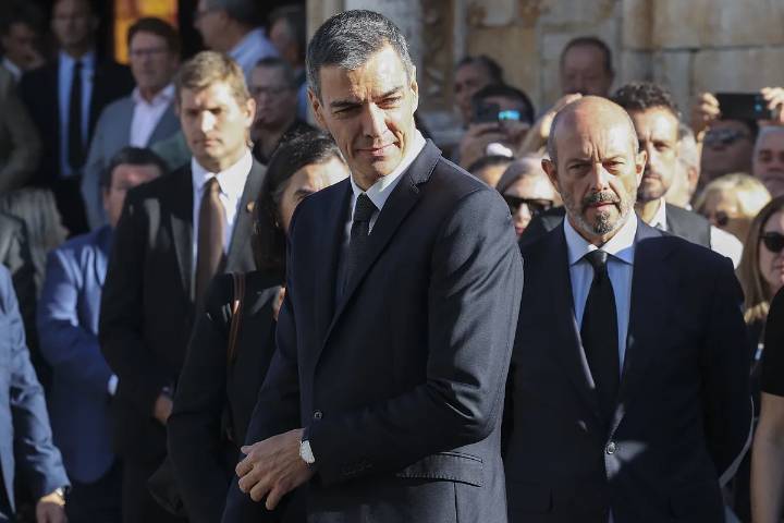 Begoña Gómez, cinco ministros... el despliegue de Sánchez para el entierro de Vara dos meses después de despedir con perfil bajo al crítico Lambán