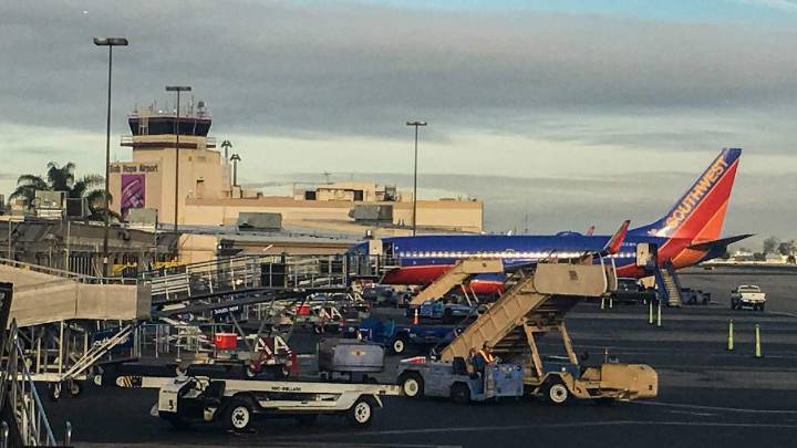 Popular US Airport's Air Traffic Control Tower Unmanned For Hours