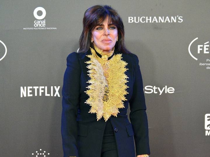 Verónica Castro explica por qué usa oxígeno y silla de ruedas en su llegada a CDMX