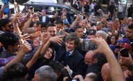 Milei va a San Nicolás, mientras Caputo vuelve de EEUU
