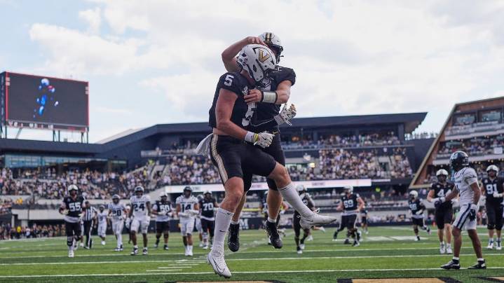 Vanderbilt's Lea, Alabama's Simpson and Texas A&M's Howell among winners in SEC midseason awards