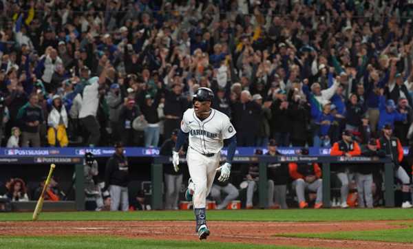 Seattle wins epic 15-inning 3-2 win over Tigers to advance