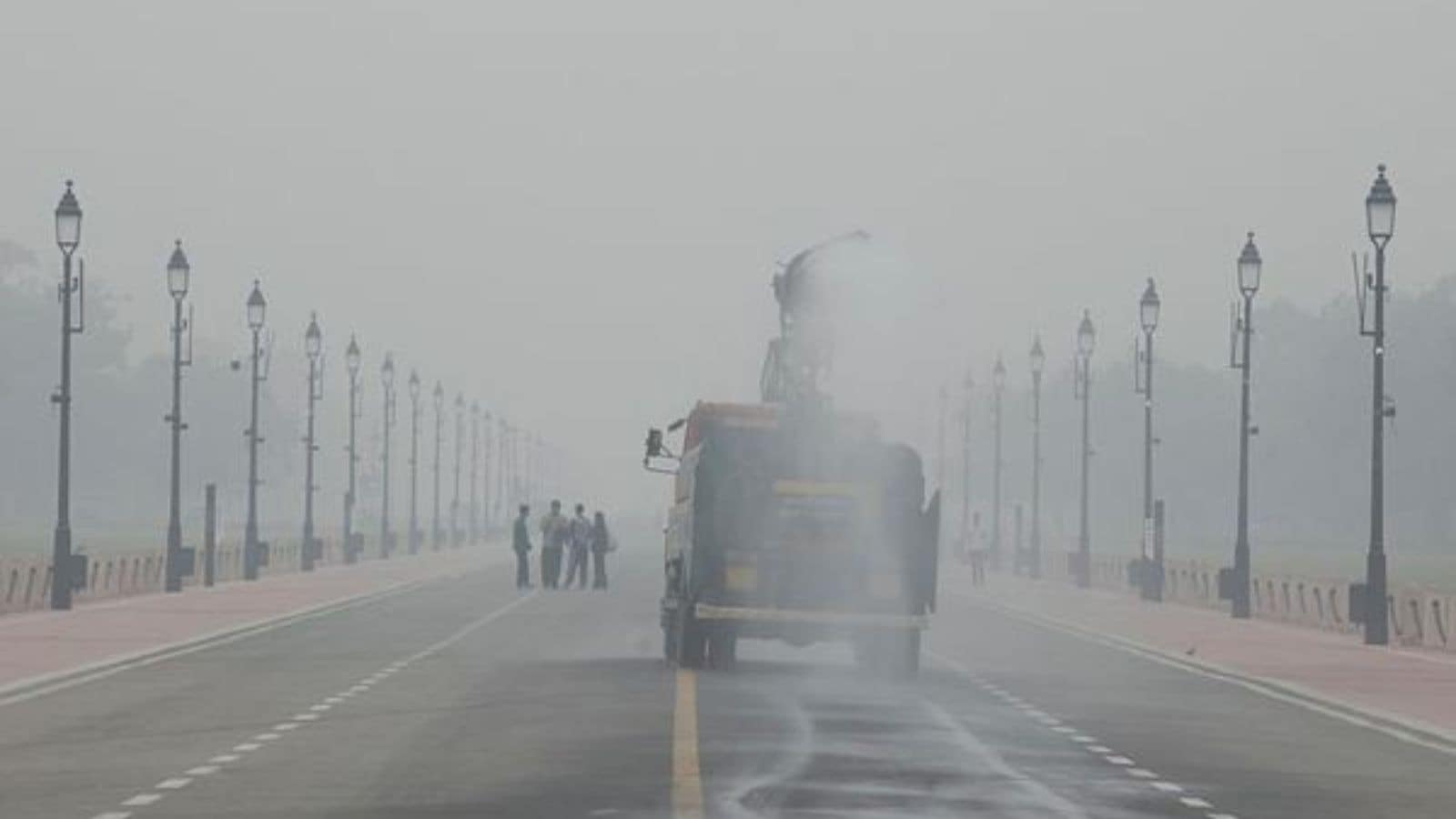 'If you can afford it, leave Delhi for 6-8 weeks': Top pulmonologist as thick pollution haze hangs over city