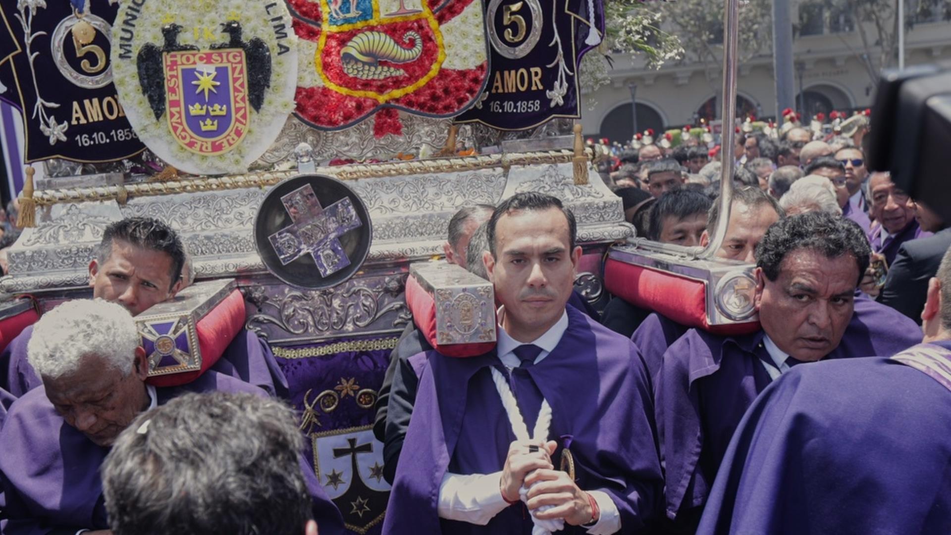 Peru’s president joins Lord of Miracles procession amid unrest