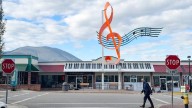 World's largest treble clef in Salmon Arm, B.C., voted top Canadian landmark
