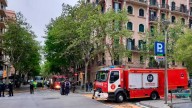 Un autobús turístico se incendia en plena Diagonal de Barcelona
