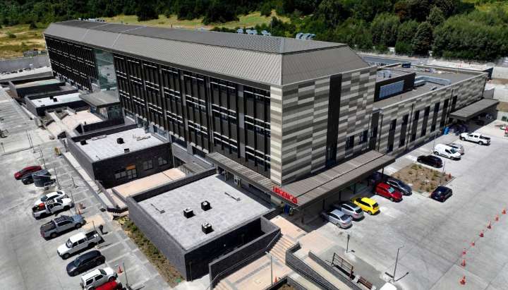 Tragedia en Villarrica: Encuentran sin vida a funcionaria al interior del hospital local