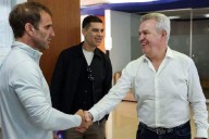 Recibe Cruz Azul visita de Javier Aguirre y Rafa Márquez