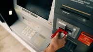 Evite fraudes: si va a retirar dinero de un cajero automático con su tarjeta, este es el modus operandi más “común”