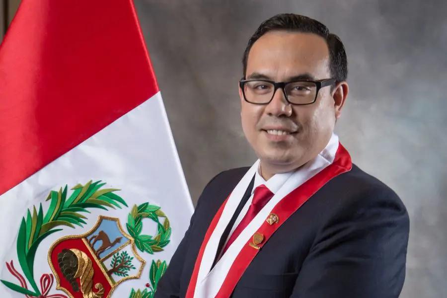 José Jeri asume la presidencia interina de Perú
