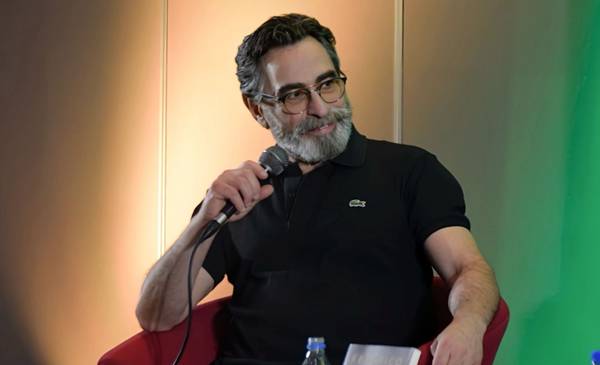 “Es un placer volver a Trelew y conversar con los lectores”, dijo Andahazi