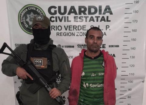 Mecánico escondía bolsas de "hierba"