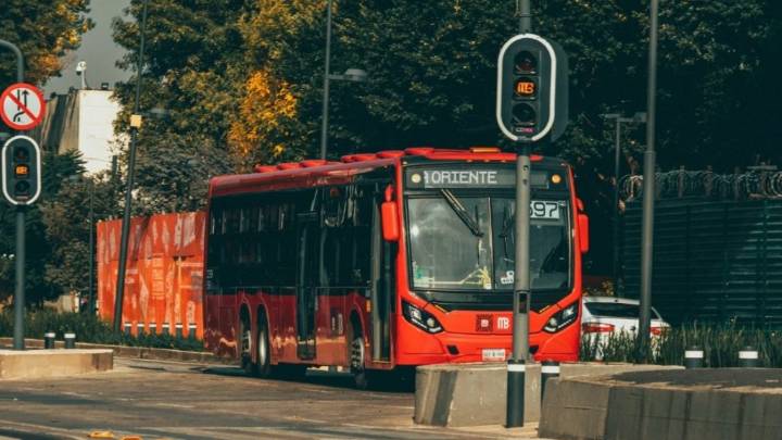 Aumento en un 40% las incidencias, no respetan el semáforo los conductores del MB