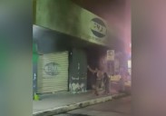 Se incendia negocio en el centro de Tecomán; solo se reportan daños materiales
