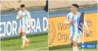 Goleador argentino canchereó y respondió pifias de chilenos en Mundial con gesto: "Me agarró picazón"