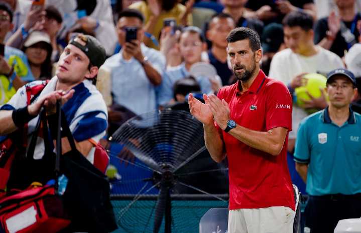 Djokovic saca el temple