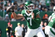 Deadspin | QB Tyrod Taylor out, leaving Justin Fields to start for Jets