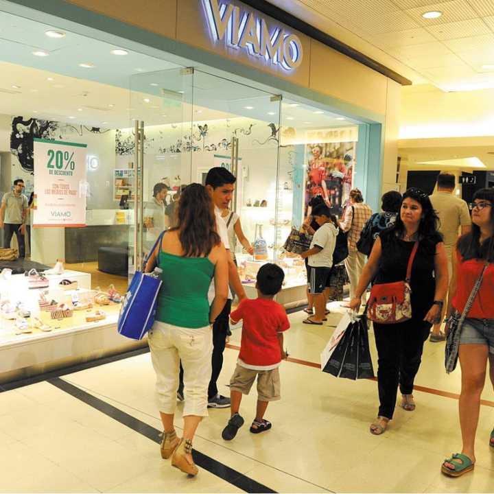 Día de la Madre 2025: las ventas se desplomaron y el «regalo promedio» ya no alcanza ni para una remera