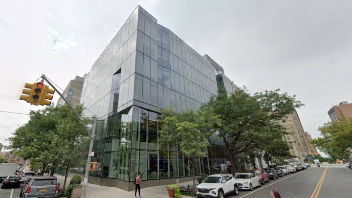 NYC window washer falls 70 feet to death at Columbia after harness snaps: NYPD
