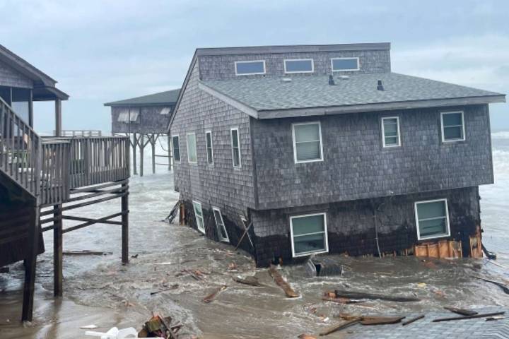 6 Beachfront Homes Collapse into Ocean Amid East Coast Storms