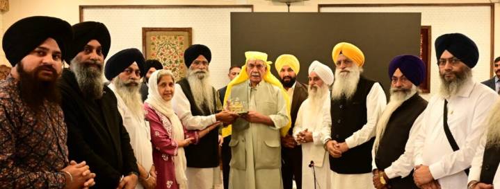 Sikh delegation calls on LG