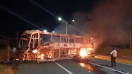 ¡Infierno en Zacatecas! Narcobloqueos,70 vehículos en llamas y balaceras ponen en jaque a la entidad