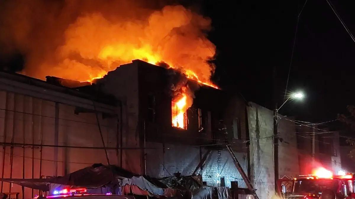 Incendio consume casa de huéspedes en la Zona Centro de Ciudad Juárez