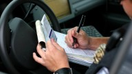Cuidado con su celular y el plan de datos: agentes de tránsito podrían multarlo por esta razón