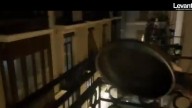 Cacerolada a las 20.11, a la hora que sonó el Es-Alert, en varios barrio de Valencia