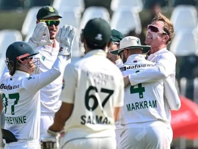 Harmer stars as South Africa beat Pakistan to draw series