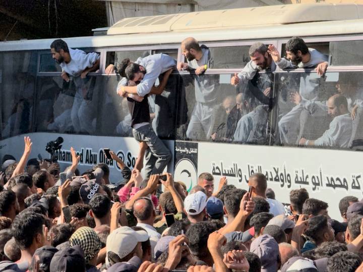 Photos: Ceasefire in Gaza brings reunions amid devastation