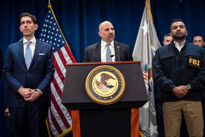 FBI detiene a 14 agentes policiales por presuntos vínculos con el narcotráfico