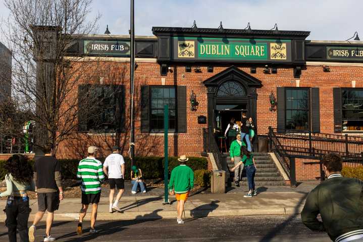 5 East Lansing bars, restaurants to know before Michigan