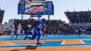 Boise State turns shootout into blowout of UNLV to get leg up in Mountain West