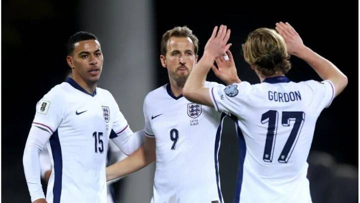 Inglaterra goleó a Letonia y clasificó al Mundial