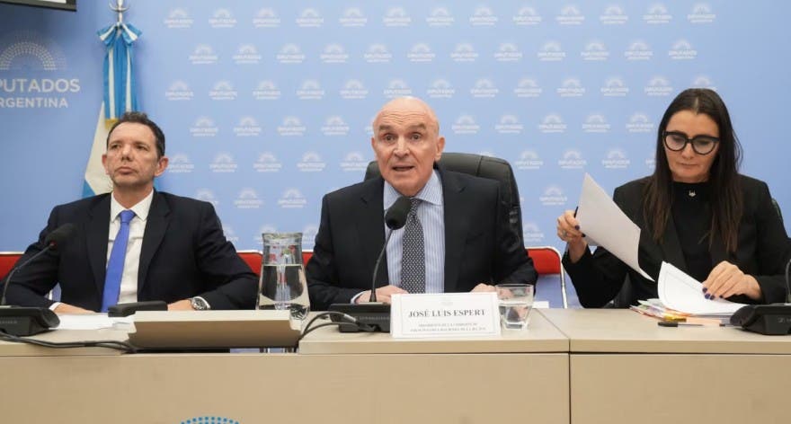 Después de bajarse de la candidatura en PBA, Espert renunció a la comisión de Presupuesto de Diputados