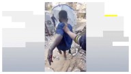 VÍDEO: Estalla un explosivo abandonado en Gaza mientras una familia buscaba entre los escombros de su vivienda