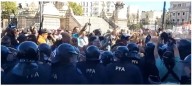 Tensión en una nueva marcha de jubilados: gritos, gas pimienta e incidentes en el Congreso