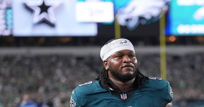 Eagles defensive tackle Jalen Carter is not playing against the Giants because of a heel injury
