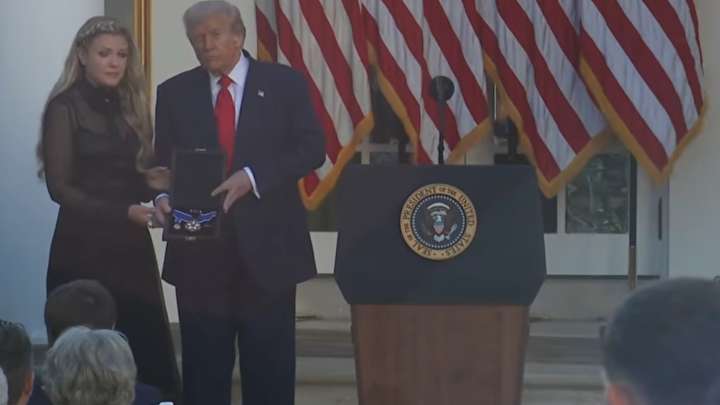 Trump Honra a Charlie Kirk con Medalla Presidencial de la Libertad: "Fue un Mártir de la Verdad"