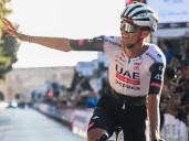 Isaac del Toro desata la euforia en su tierra con nuevo título
