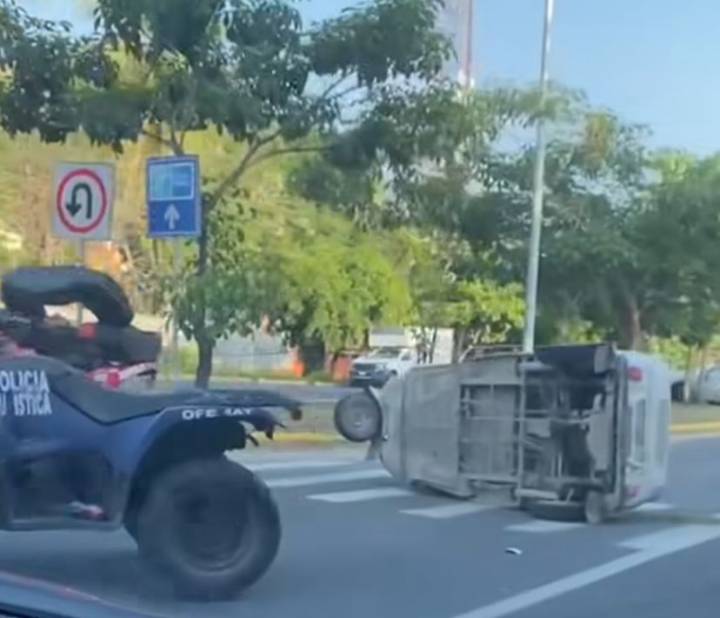 Mototaxi termina volcada en Miramar tras choque con vehículo particular; hay 1 lesionado