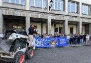 La segunda protesta contra el «peaje ilegal del Huerna»: megáfonos y una excavadora por Oviedo