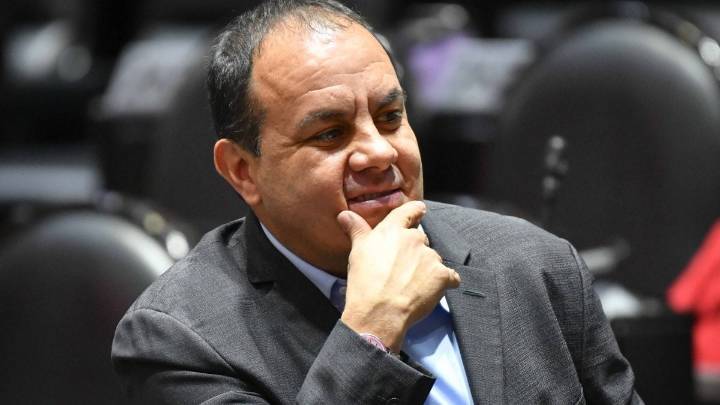 Sorprenden a Cuauhtémoc Blanco jugando pádel durante sesión legislativa