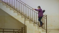 Sobrevivir a dana con 85 años: "El ascensor sigue sin funcionar. Salgo de casa una vez a la semana"
