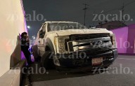Camión de valores sufre percance en V. Carranza y se estrella contra muro; no hay lesionados