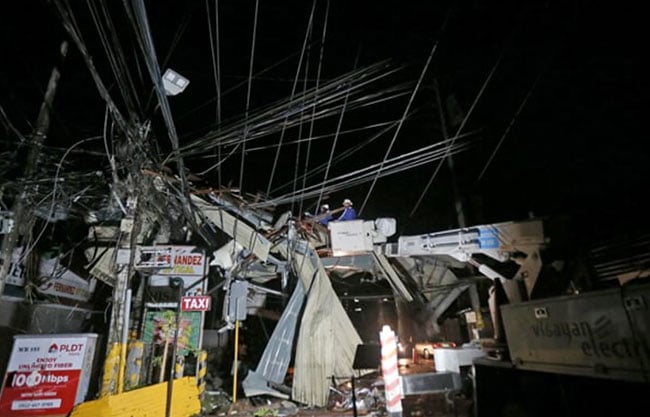 Elevan a 60 los muertos en el centro de Filipinas tras terremoto de magnitud 6,9
